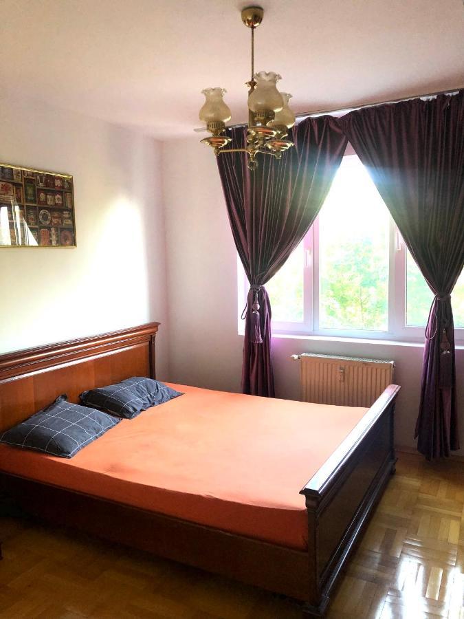 Vintage Bucharest Apartment Exterior photo