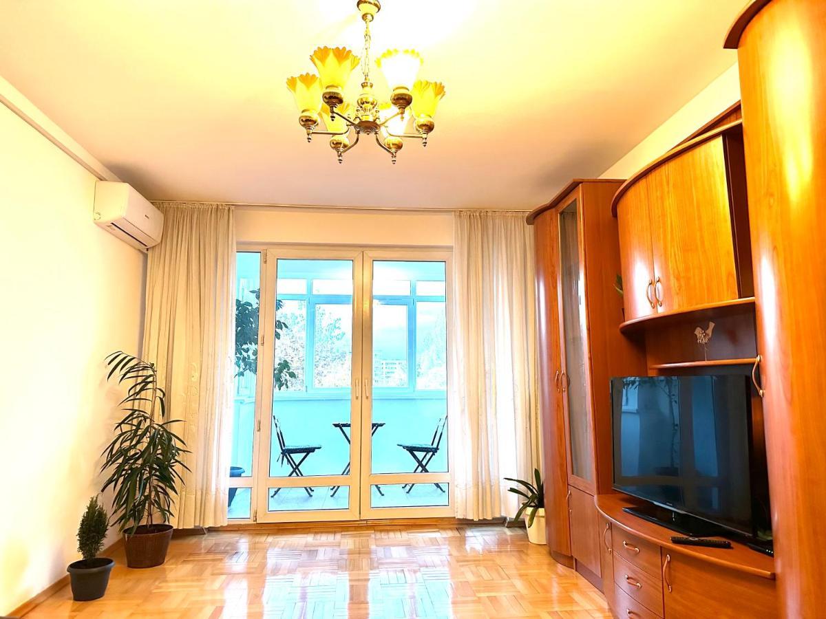 Vintage Bucharest Apartment Exterior photo