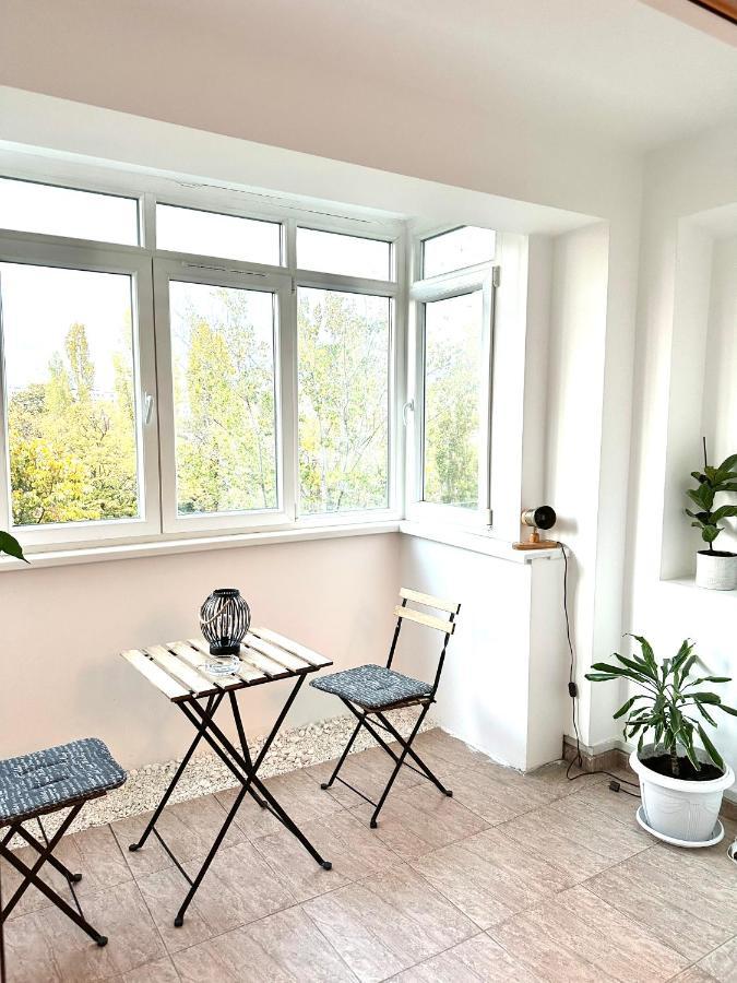 Vintage Bucharest Apartment Exterior photo