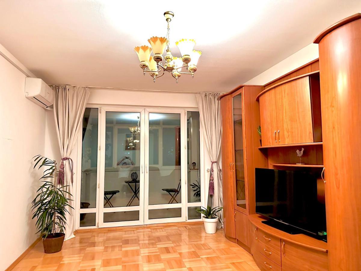 Vintage Bucharest Apartment Exterior photo