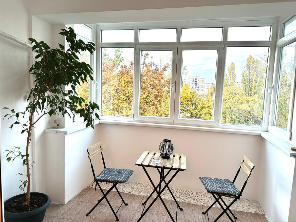 Vintage Bucharest Apartment Exterior photo