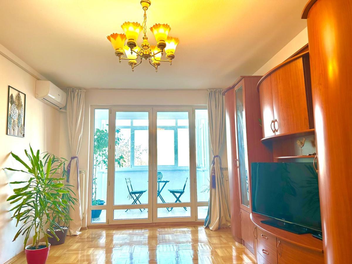Vintage Bucharest Apartment Exterior photo